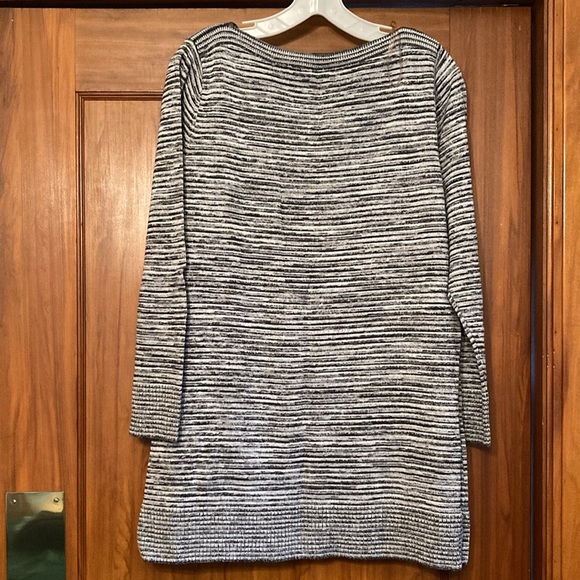 Eight eight eight; Women’s size M; Long sleeve tunic sweater; - Picture 2 of 4